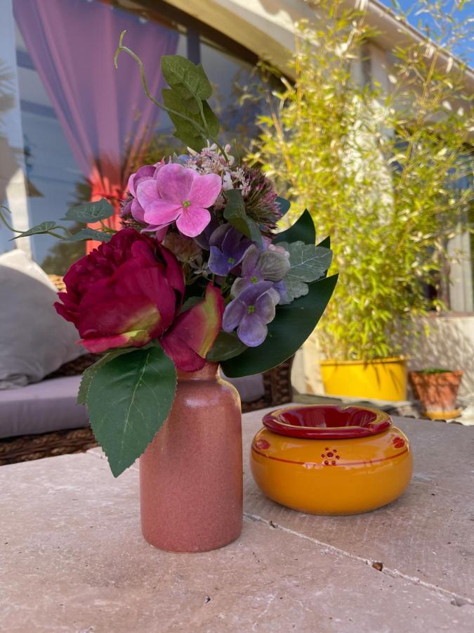 Bed and Breakfast Mas De La Butte Blanche Orgon Exterior foto