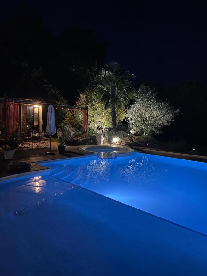 Bed and Breakfast Mas De La Butte Blanche Orgon Exterior foto
