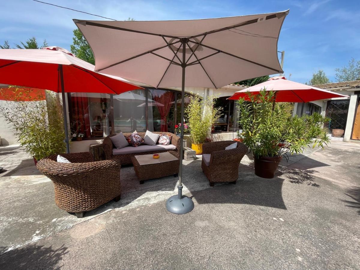 Bed and Breakfast Mas De La Butte Blanche Orgon Exterior foto